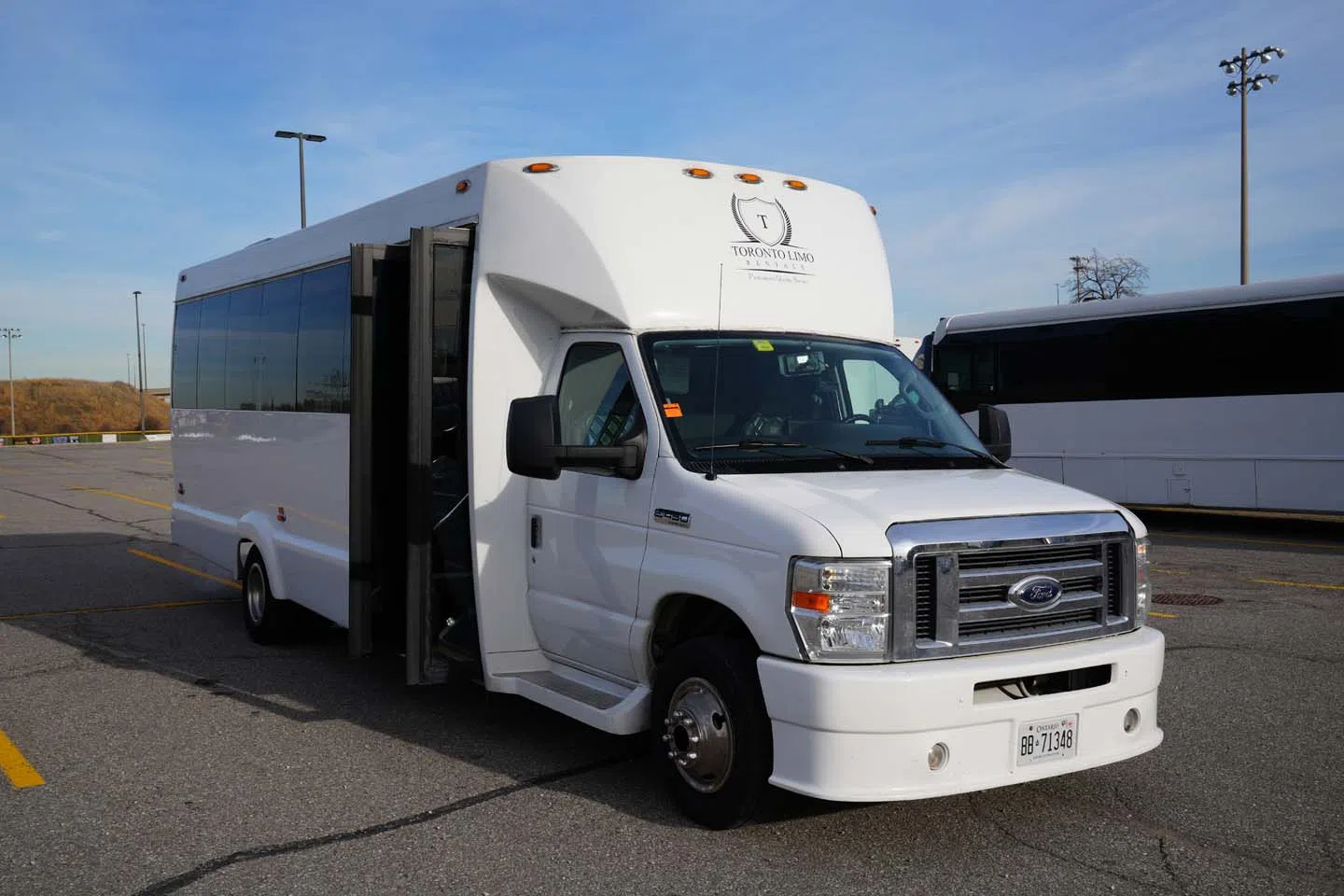 Party Bus 20-22 Passengers Exterior