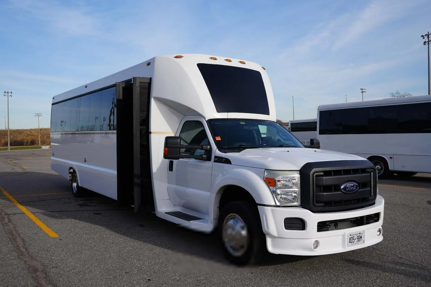Party Bus (26-28 Pax) Exterior