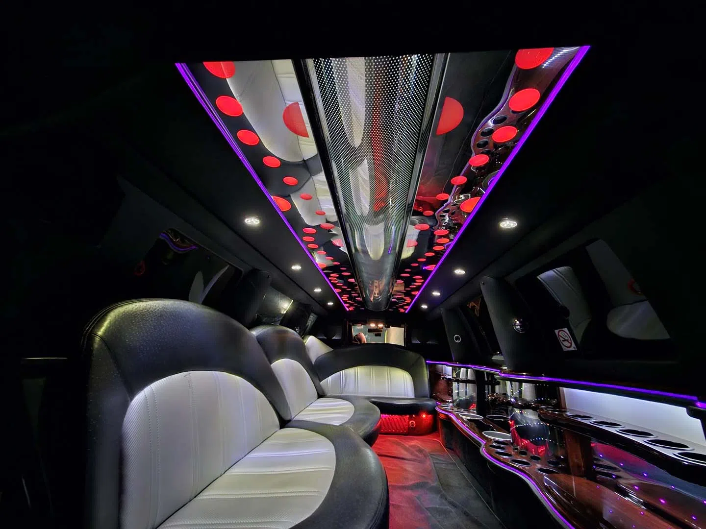 Lincoln Navigator - 12-14 Passengers Interior