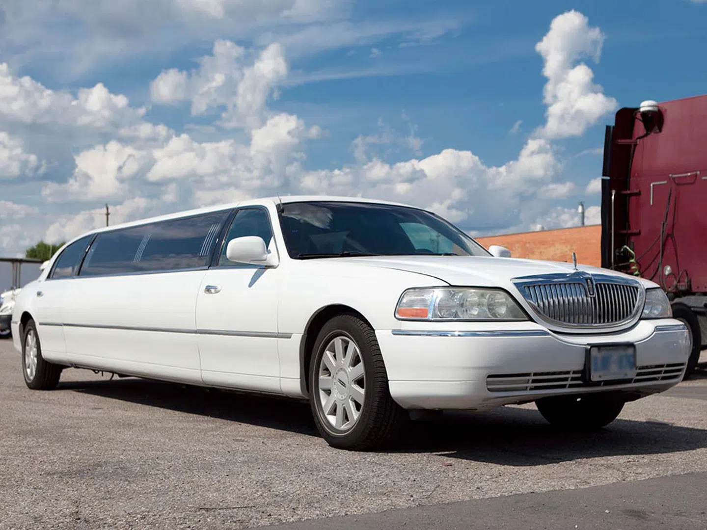 Lincoln Stretched Town Car - 8-10 Passengers