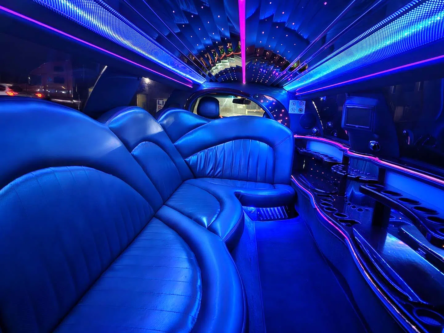 Lincoln Stretched Town Car - 8-10 Passengers Interior