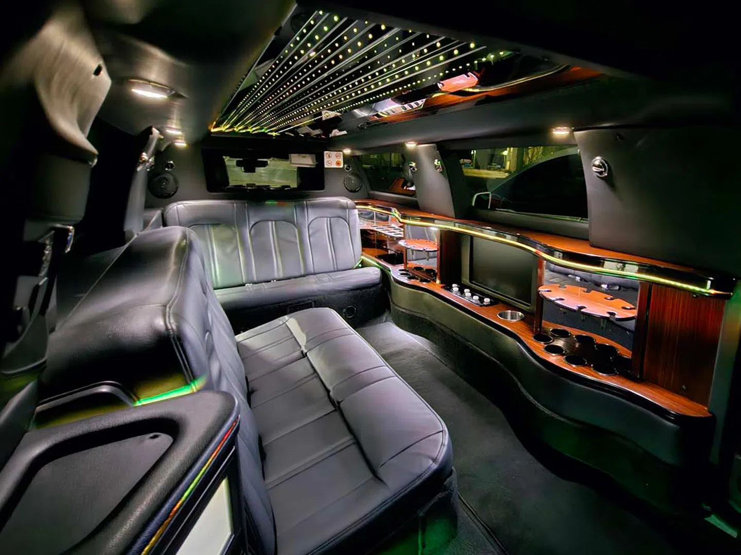 Lincoln MKT - 8-10 Passengers Interior